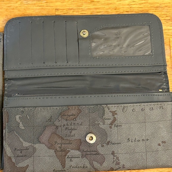 Gitano Elegant World Map Print Wallet, Matching Check Book Holder - Picture 3 of 9
